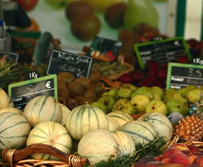 Le marché de Sarzeau avec ses fruits et légumes de saison